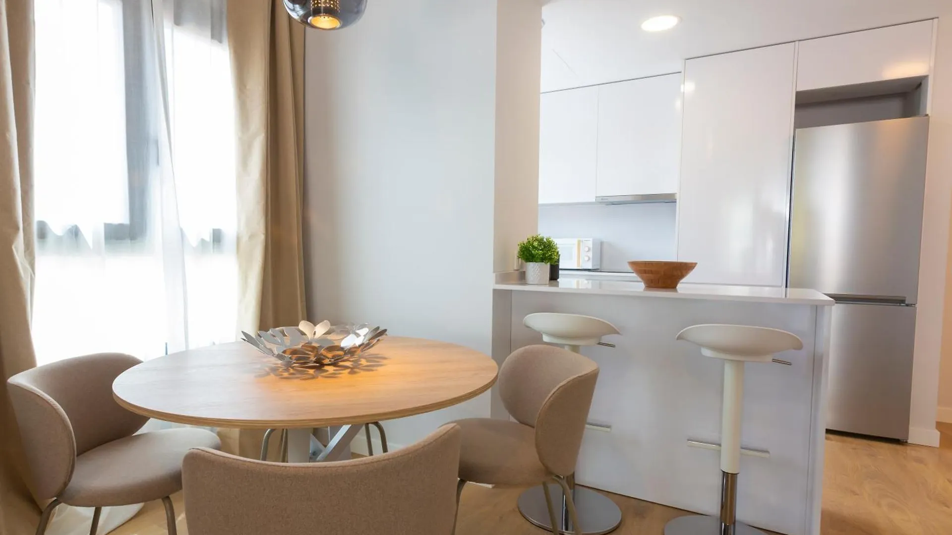 Apartamento Con Vistas En Paseo De Reding By Rent Me Apartment Malaga
