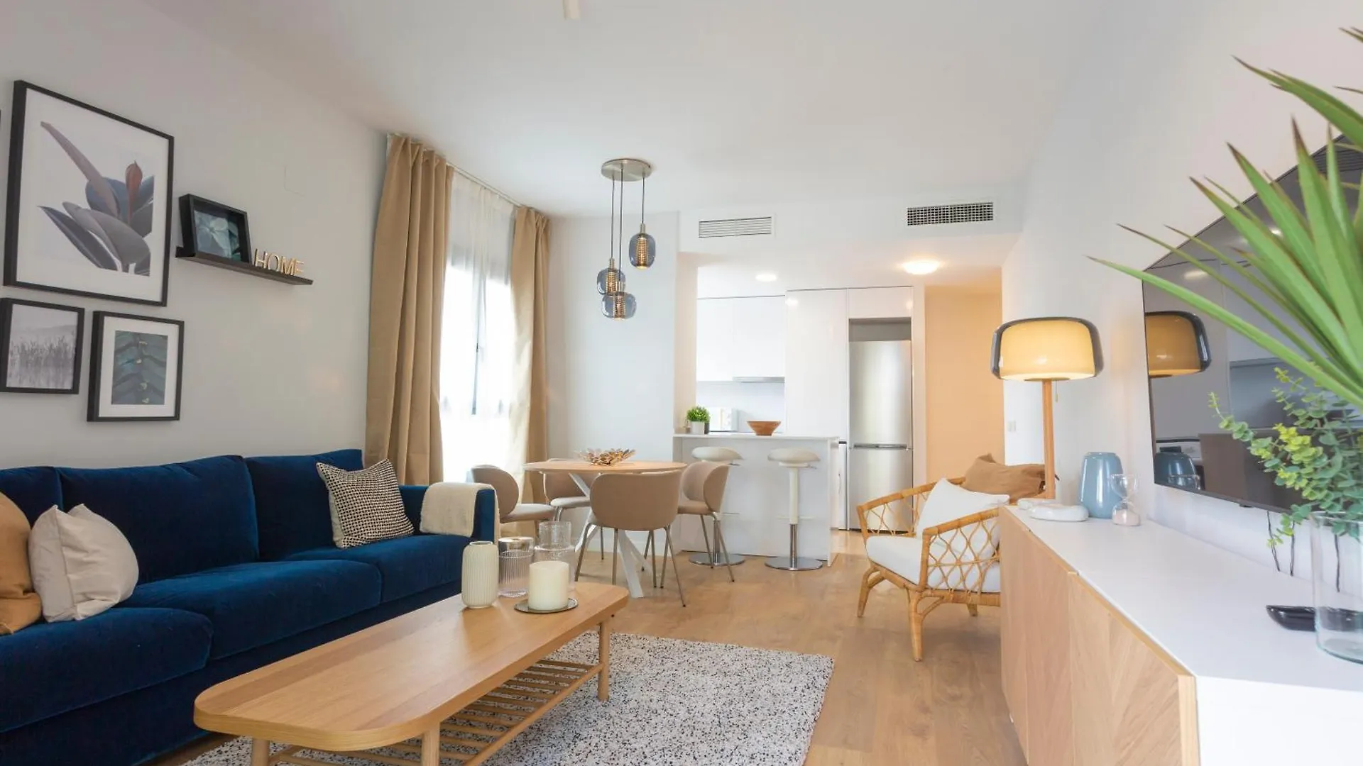 Apartamento Con Vistas En Paseo De Reding By Rent Me Apartment Malaga