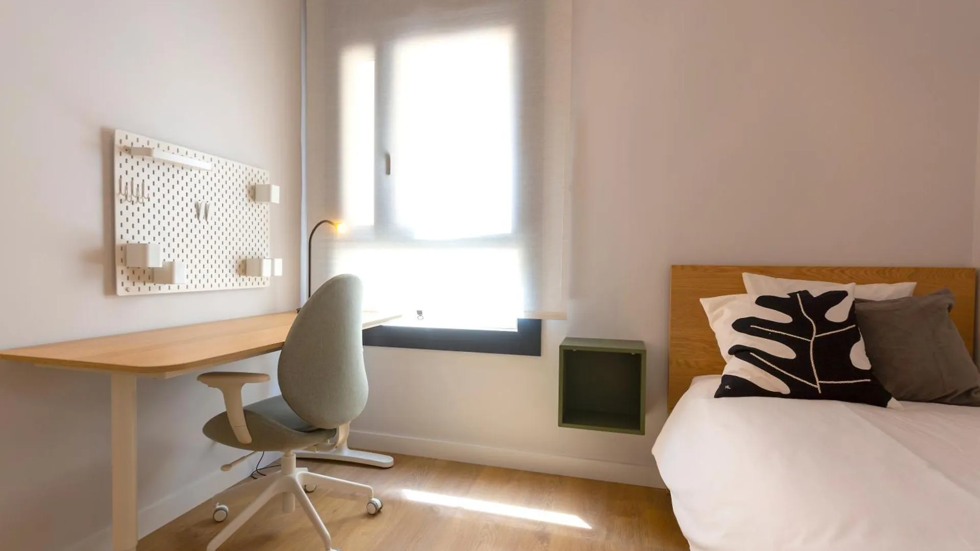 Apartamento Con Vistas En Paseo De Reding By Rent Me Apartment Malaga