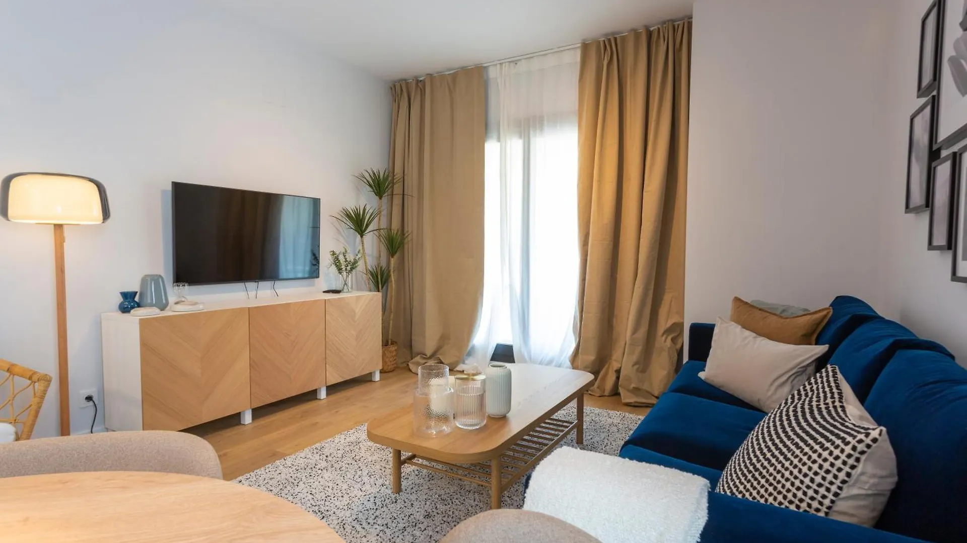 Apartamento Con Vistas En Paseo De Reding By Rent Me Apartment Malaga